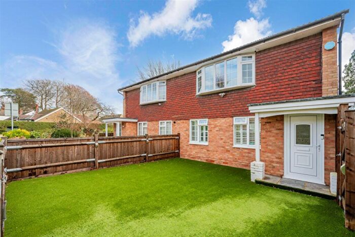 2 Bedroom Maisonette For Sale In Court Road, Banstead, SM7