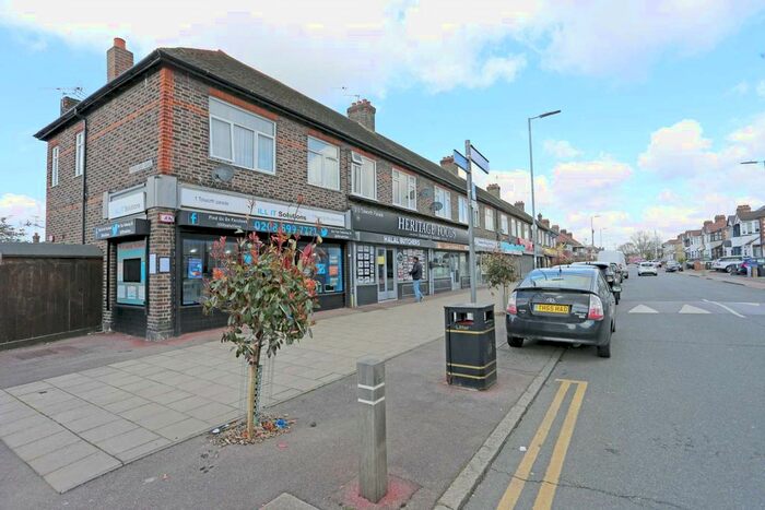 2 Bedroom Flat To Rent In East Road, Romford, RM6