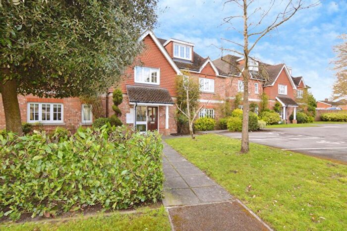 2 Bedroom Flat For Sale In Bardeem Place, Bracknell, RG12