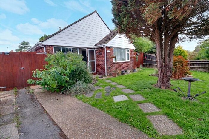 3 Bedroom Detached Bungalow For Sale In Haslar Crescent, Waterlooville, PO7