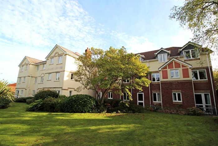 2 Bedroom Retirement Property For Sale In Andrews Lodge, Lymington, SO41