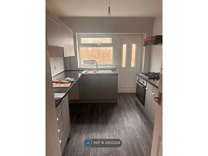 3 Bedroom Semi-Detached House To Rent In Shay Lane, Halifax, HX3