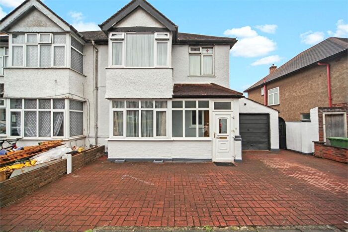 2 Bedroom Maisonette To Rent In Eton Avenue, Wembley, HA0