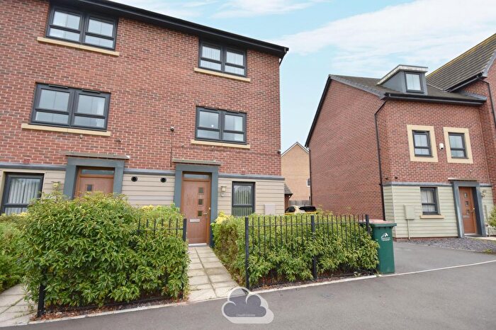 4 Bedroom Semi-Detached House To Rent In Turnstone View, Coventry, CV4