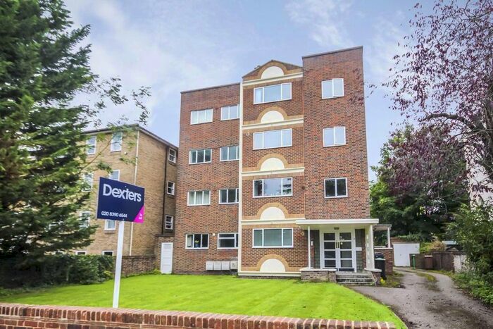 3 Bedroom Flat To Rent In The Avenue, Berrylands, Surbiton, KT5
