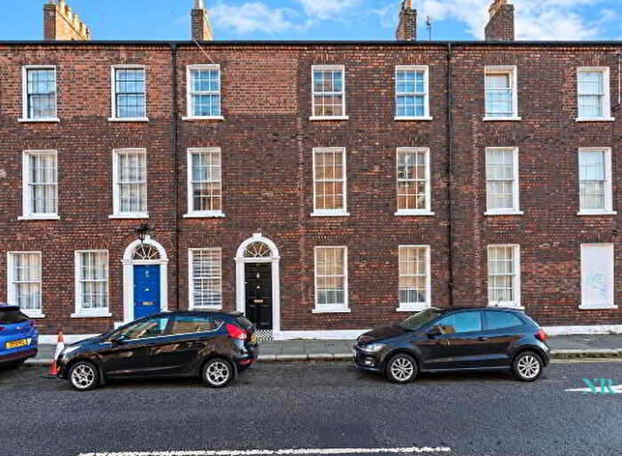 3 Bedroom TownHouse To Rent In Joy Street, Belfast, BT2