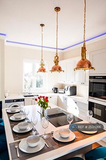 2 Bedroom Flat To Rent In Blatchington Road, Hove, BN3