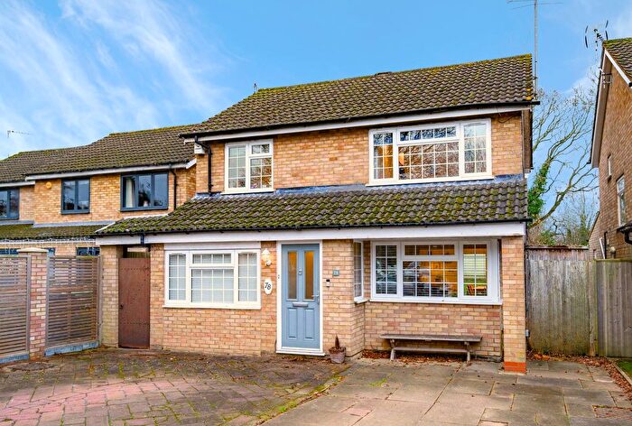 4 Bedroom Detached House For Sale In Maplefield, Park Street, AL2