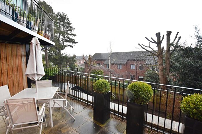 2 Bedroom Flat To Rent In Cavendish Place, Cavendish Crescent South, Nottingham, Nottinghamshire, NG7