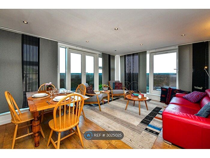 2 Bedroom Flat To Rent In Excelsior, Swansea, SA1