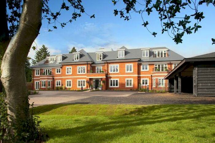 2 Bedroom Flat To Rent In Pinehurst Court, Beaconsfield, HP9