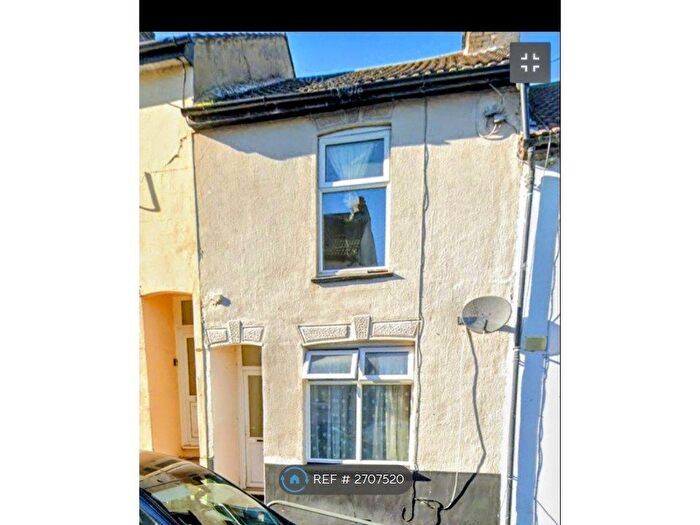 3 Bedroom Terraced House To Rent In Gordon Road, Chatham, ME4