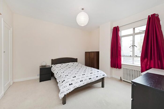 2 Bedroom Flat To Rent In Paramount Court, - University Street, London, WC1E