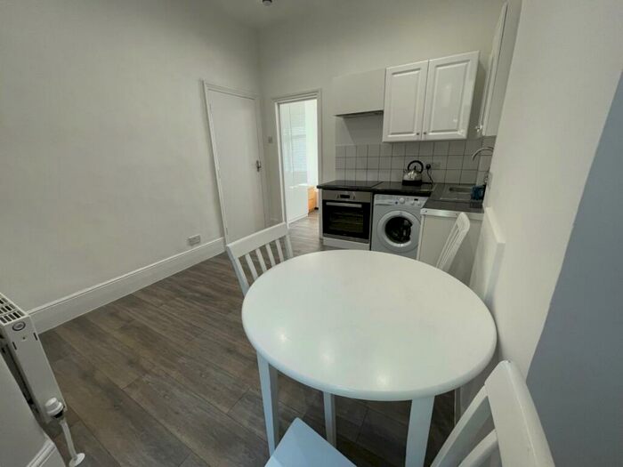 1 Bedroom Flat To Rent In Lascotts Road, Wood Green, N22