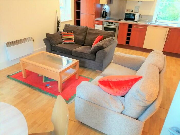 2 Bedroom Flat To Rent In Mauldeth Court, Withington, M20
