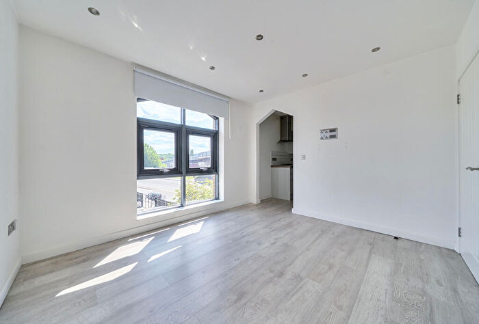 2 Bedroom Apartment For Sale In Marsh Road, Bristol, Somerset, BS3