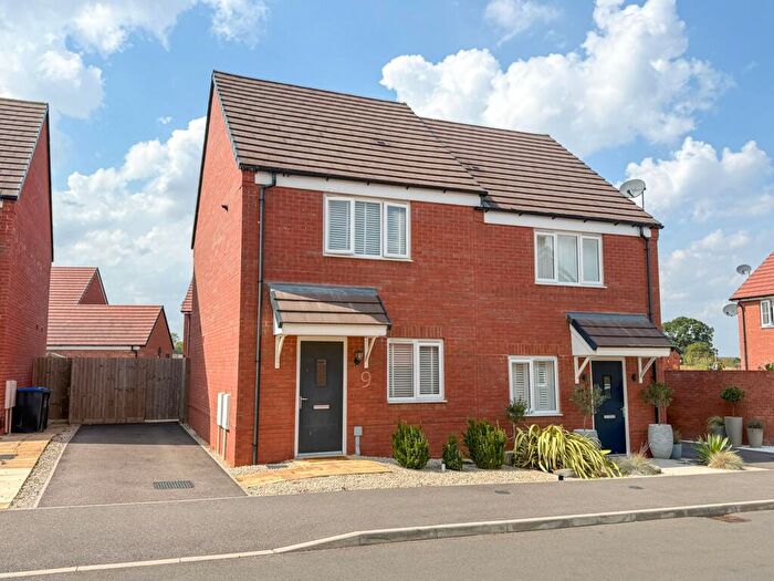 2 Bedroom Semi Detached House To Rent In Jackdaws Drive, Warwick, CV34