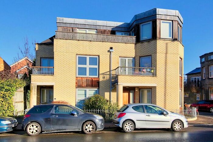 1 Bedroom Flat To Rent In Hampton Road, Hampton Hill, Hampton, TW12