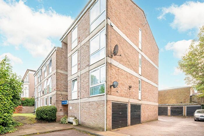 2 Bedroom Flat For Sale In Duncan Court, North Finchley, London, N12