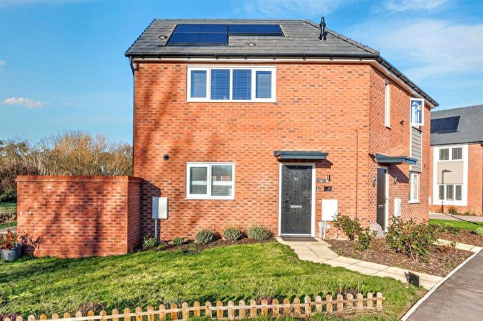 1 Bedroom Flat For Sale In Poplar Drive, Meon Vale, CV37