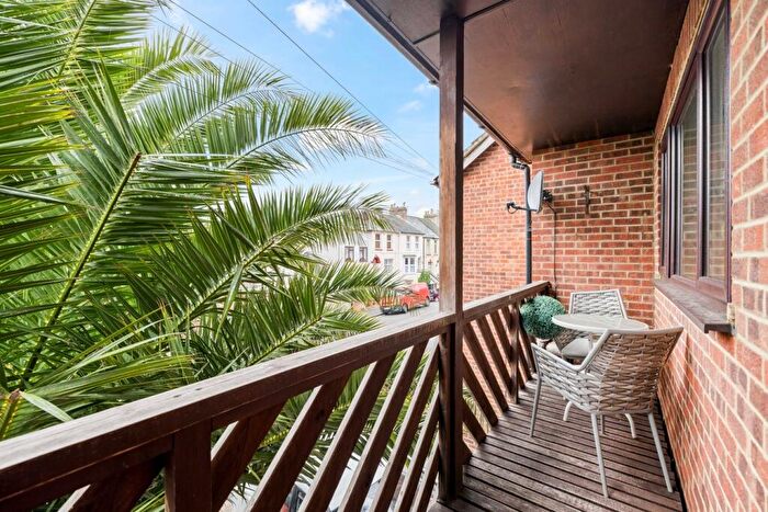 3 Bedroom Semi-Detached House For Sale In Edred Road, Dover, CT17