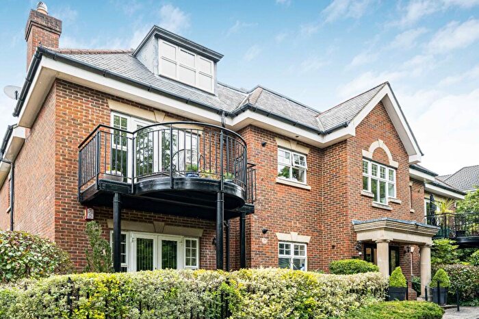 2 Bedroom Apartment For Sale In Uxbridge Road, Stanmore, HA7