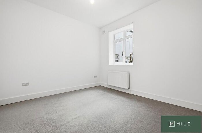 3 Bedroom Ground Maisonette For Sale In High Street, London, NW10