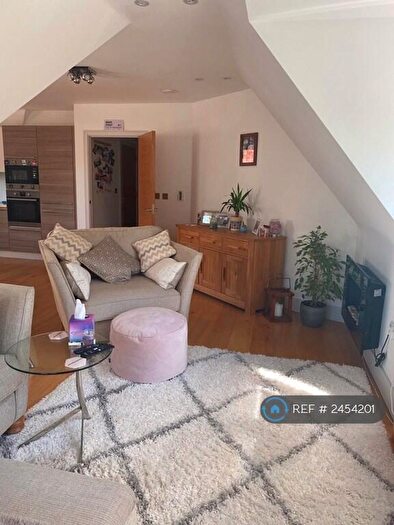 1 Bedroom Flat To Rent In Cleves House, Weybridge, KT13