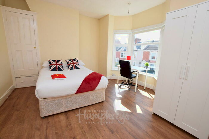 5 Bedroom Terraced House To Rent In Victoria Road, Northampton, NN1