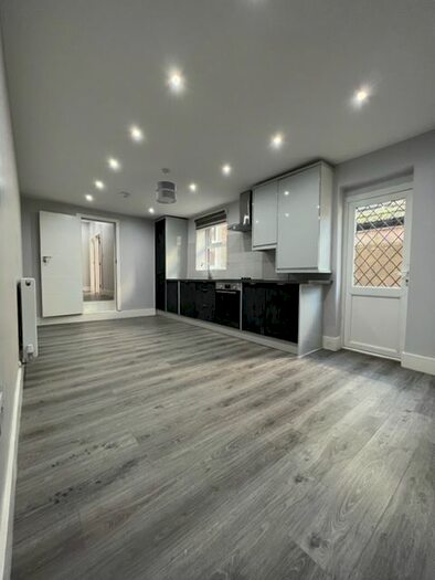 1 Bedroom Flat To Rent In Merton Road, London SW18