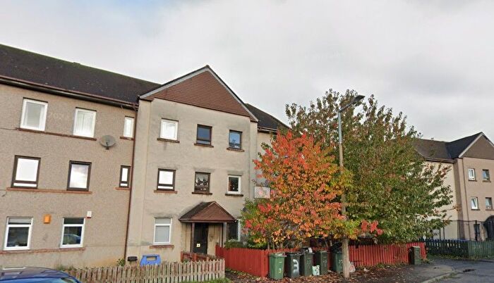 3 Bedroom Flat To Rent In West Pilton Drive, Edinburgh, EH4