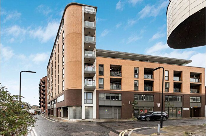 1 Bedroom Flat To Rent In Ramsgate Street, Hackney, London, E8