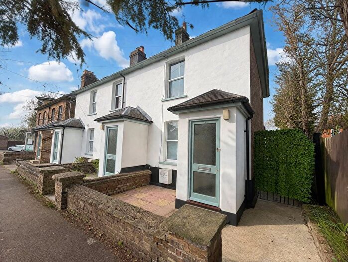 2 Bedroom Terraced House To Rent In Station Road, Wraysbury, Staines-Upon-Thames, TW19