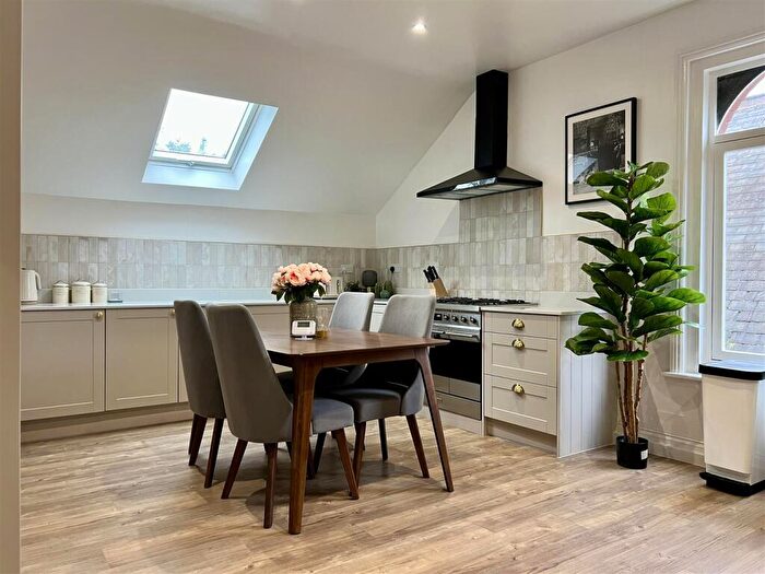 2 Bedroom Apartment To Rent In Elm Bank, Nottingham, NG3