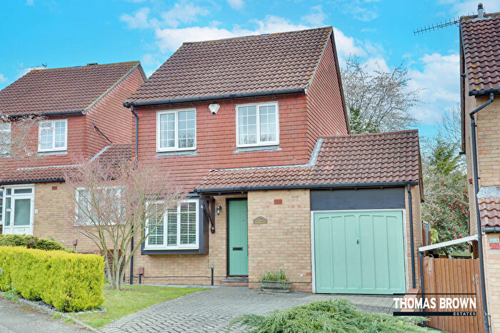3 Bedroom Detached House For Sale In St. Josephs Close, Orpington, BR6