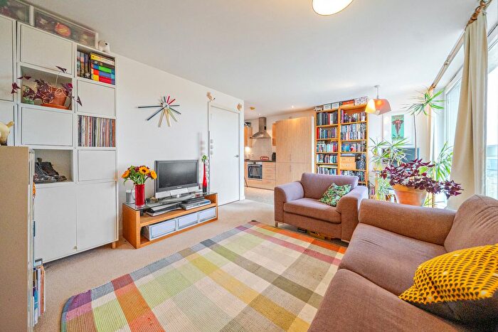 1 Bedroom Flat For Sale In Phoenix Way, London, SW18