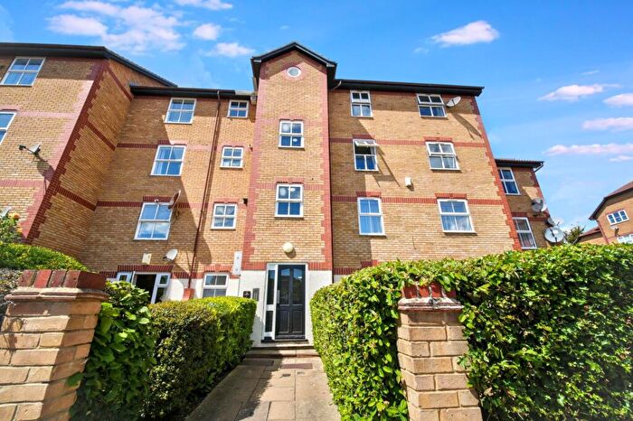 2 Bedroom Flat For Sale In Kennet Square, Mitcham, CR4