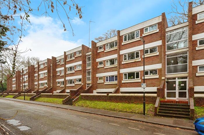 1 Bedroom Flat For Sale In Silverdale Road, Southampton, SO15