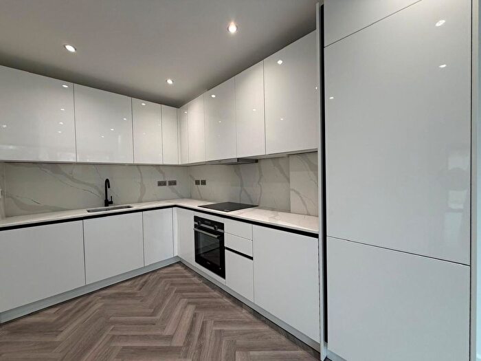 4 Bedroom Town House To Rent In Larkshall Road, London, E4