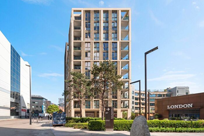 2 Bedroom Apartment For Sale In Emery Way, London, E1W