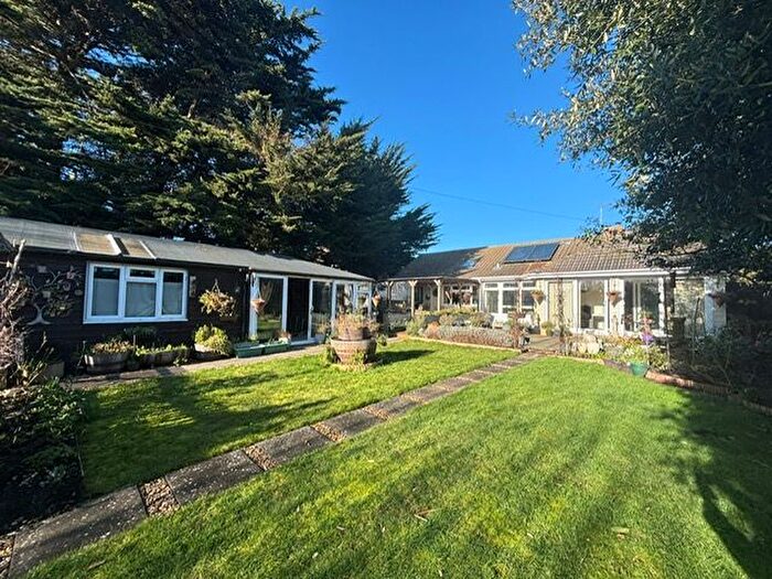 3 Bedroom Bungalow For Sale In Drift Lane, Selsey, PO20