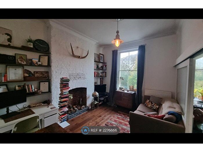 1 Bedroom Flat To Rent In Albert Square, London, SW8