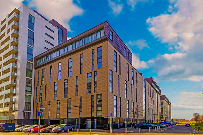 2 Bedroom Flat To Rent In Castlebank Place, Flat /, G11