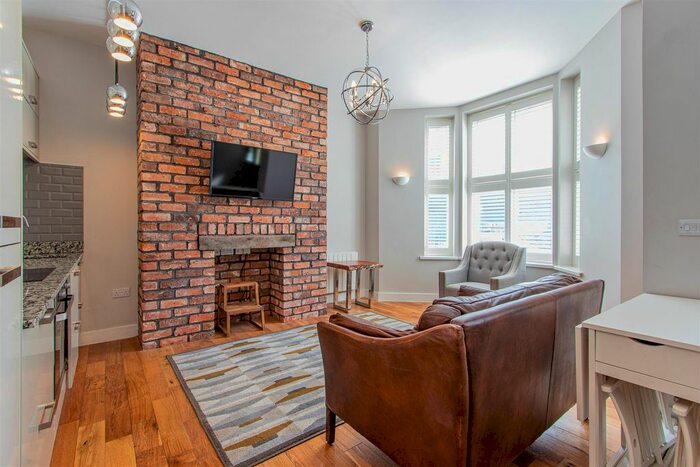 1 Bedroom Flat To Rent In Howard Gardens, Roath, Cardiff CF24