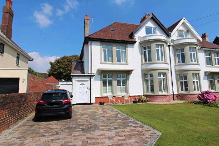 3 Bedroom Maisonette For Sale In Lougher Gardens, Porthcawl, CF36