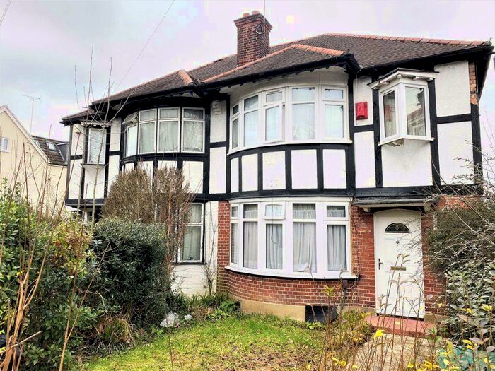 3 Bedroom Semi-Detached House To Rent In Nether Street, London, N3