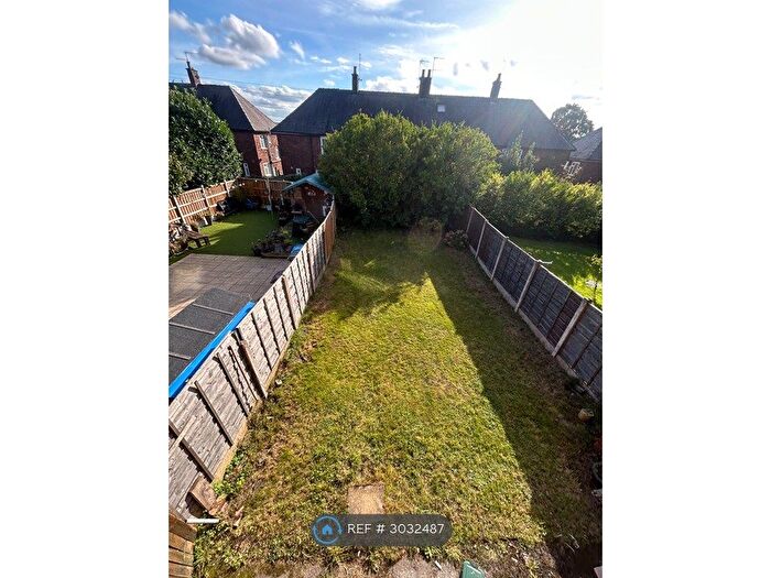 2 Bedroom Terraced House To Rent In Park Lane, Royton, OL2