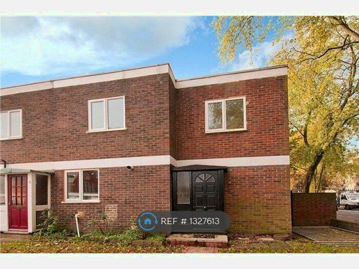 5 Bedroom Semi-Detached House To Rent In Waterside Close, London, SE16