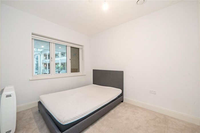 2 Bedroom Apartment To Rent In Memorial Avenue, Slough, Berkshire, SL1