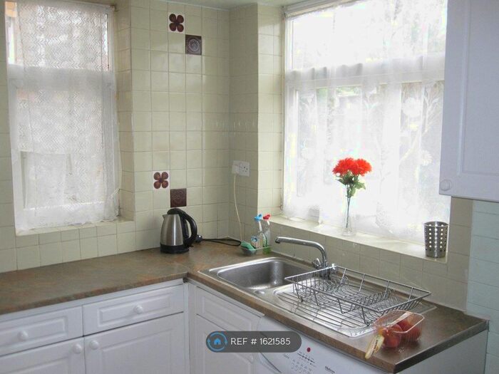 4 Bedroom Semi-Detached House To Rent In Lichen Green, Coventry, CV4